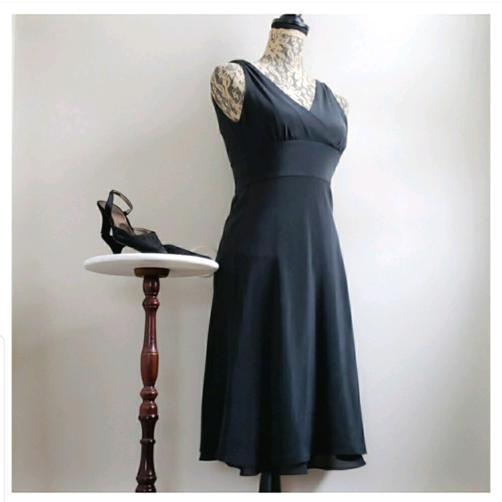 J. CREW Women's 100% Silk Flowy Black V-neck Sleeveless Midi Dress Size 4 Petite